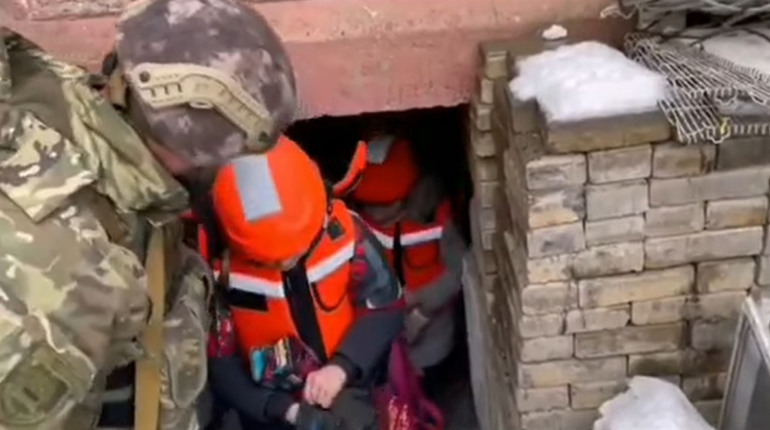 Як відбувається евакуація дітей з Вугледара під час наступу росіян. Відео