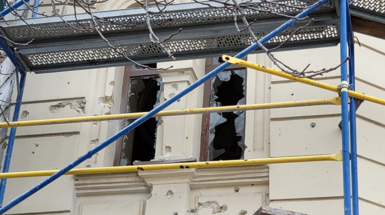 Онлайн-виставка російського мародерства: збираємо фото картин, викрадених з Херсонського музею