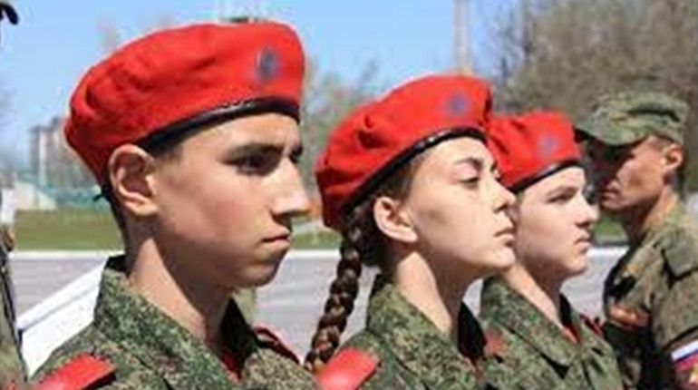 У Криму готують "фахівців" для виховання "юнармійців" на Херсонщині та масово роздають паспорти рф