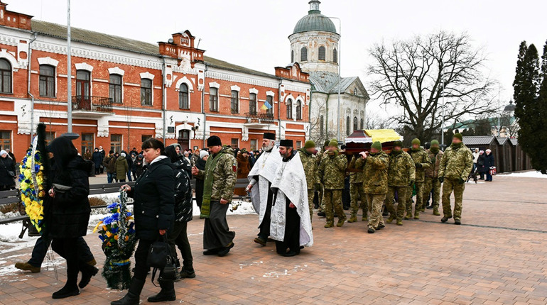 Ніжинська громада попрощалася із загиблим воїном-захисником - Кавою Богданом