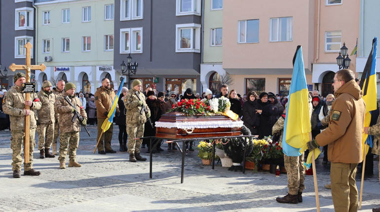 Був людиною, яка спішила жити: у Дрогобичі попрощались з Героєм Дмитром Трутнем. Фото