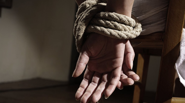 Зв'язали і погрожували розправою: поліція затримала злочинців, які пограбували одеського підприємця