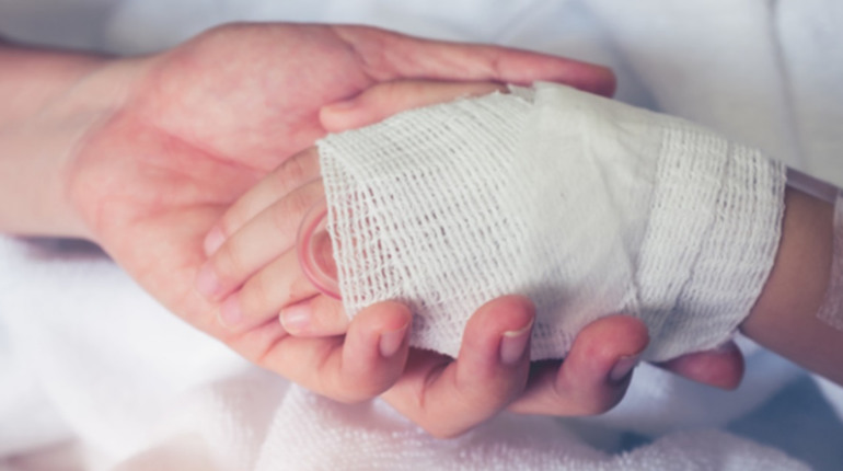 На Одещині в руках 15-річної дівчини вибухнув предмет: поліція встановлює його власника та обставини