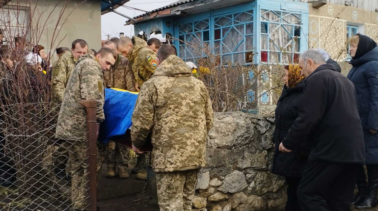 Серце воїна зупинилося 13 лютого на Донеччині. У селі Клинове попрощалися із Олегом Міщинським