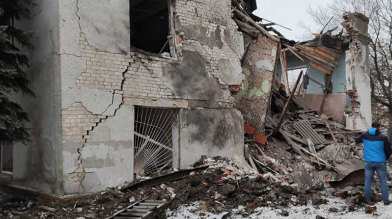 Обстріл міста Покровська вночі 18 лютого: поцілили в навчальні заклади та житлові будівлі