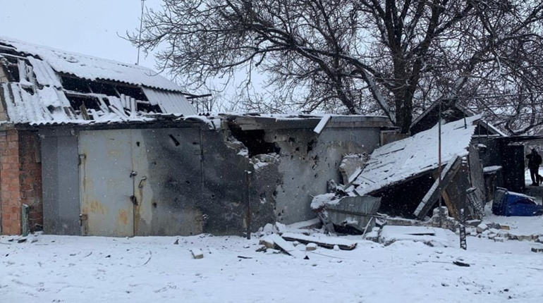 Житлові райони Курахового знову опинилися під ворожими обстрілами: які наслідки