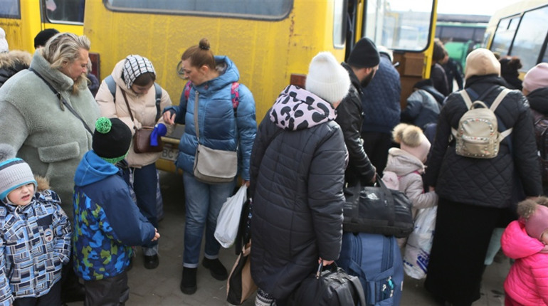 Курахове кожен день під обстрілами. Евакуаційні автобуси курсують з понеділка по суботу