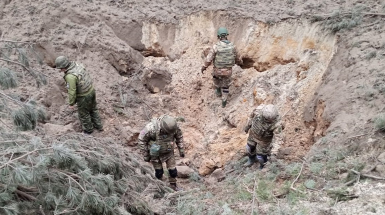 У Баранівській громаді поліцейські вибухотехніки знищили 400-кілограмову бойову частину ракети