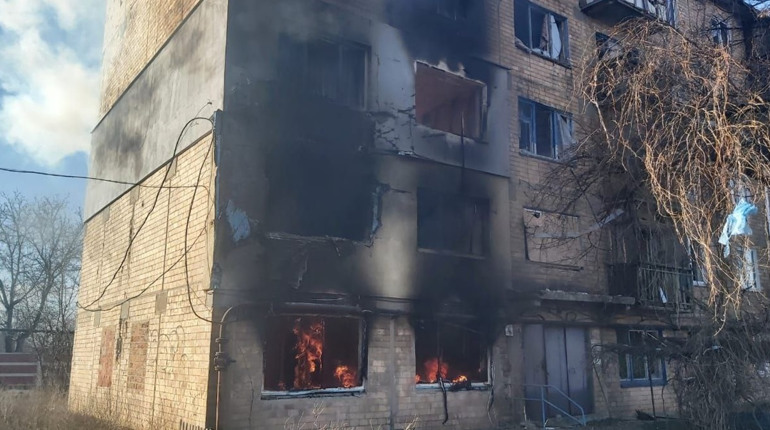 У Красногорівці окупанти поцілили у п’ятиповерхівку. Мар'їнка та Курахове зазнали обстрілів