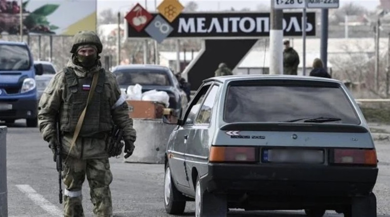 Окупанти оточили та взяли під охорону нижню частину Мелітополя