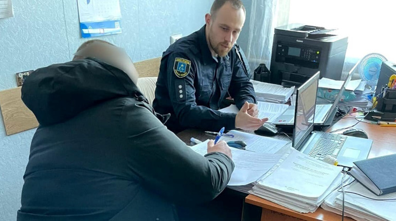 Жителю Шосткинщини повідомили про підозру у незаконному переправленні чоловіків за кордон