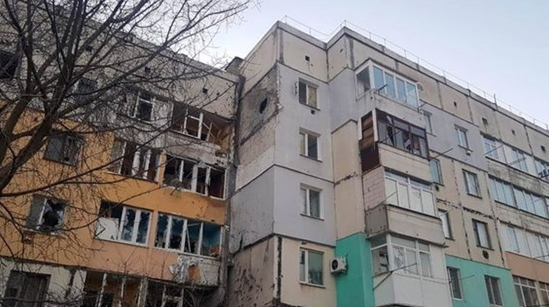 Окупанти цілодобово атакували житлові квартали Херсона: пошкоджено будинки та інфраструктуру міста