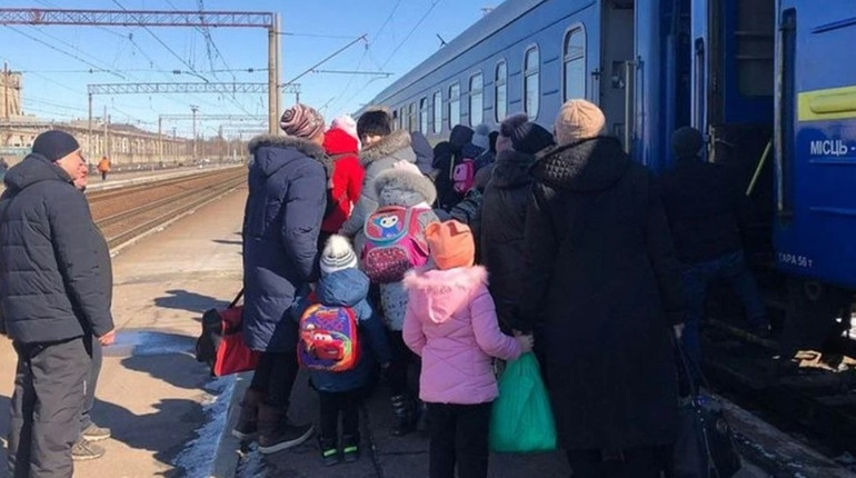 Як переселенцям з Донеччини знайти безкоштовний прихисток у центральних регіонах України. Телефони