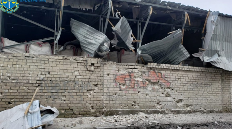 Армія рф вчергове обстріляла Херсон та передмістя: є загиблі та поранена