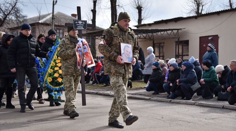 У Нікополі попрощалися із захисником України Олександром Мануйленком