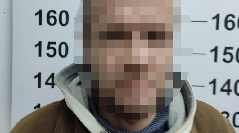 Взяв у товариша банківську картку, зняв гроші і утік: поліцейські оголосили підозру