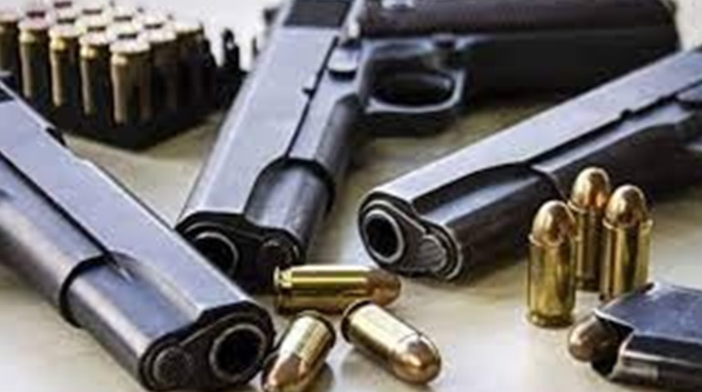 У Стрілковому окупанти провели рейд з вилучення зброї. Що знайшли та у кого