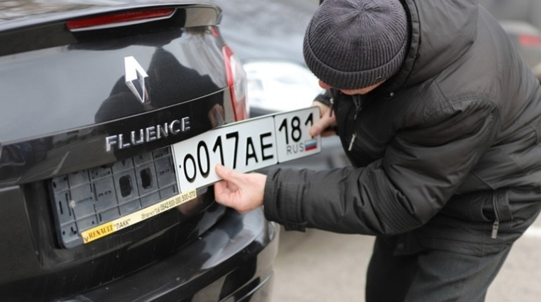 На окупованій Луганщині автовласників змушують відмовитися від українських номерних знаків
