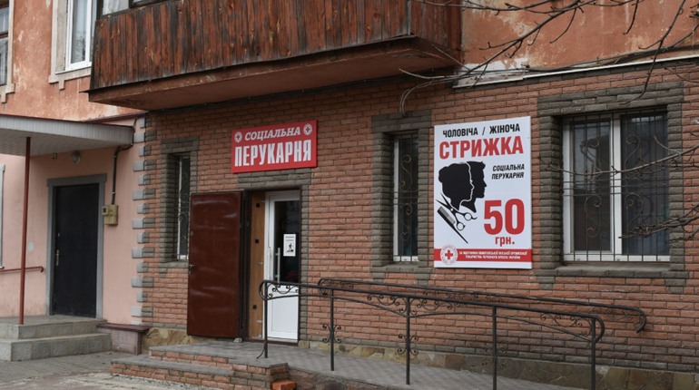2 березня у Конотопі відкрилася соціальна перукарня. Хто може постригтися задешево