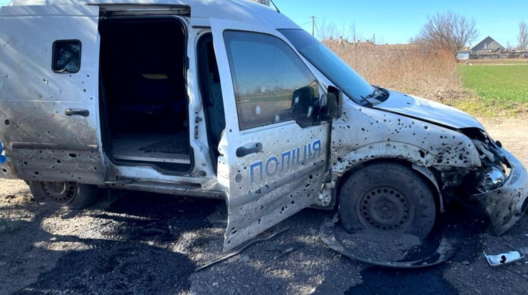 На Херсонщині автівки з поліцейськими та волонтерами потрапили під російський обстріл
