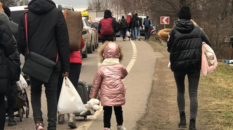 Фонд "Допомогаємо виїхати" організовує евакуаційні рейси для жителів громад Донеччини: як записатися