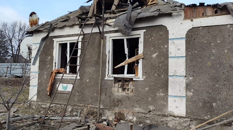 Більше десяти будинків та школа пошкоджені у Курахівській громаді через ворожі обстріли: є поранені