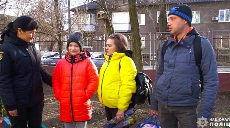 Волонтери допомогли хворій дівчинці, що виїхала з Оріхова, пройти лікування за кордоном