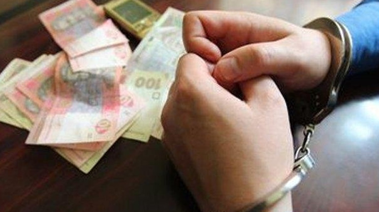 Правоохоронці затримали жителя Черкащини на спробі підкупу поліцейського