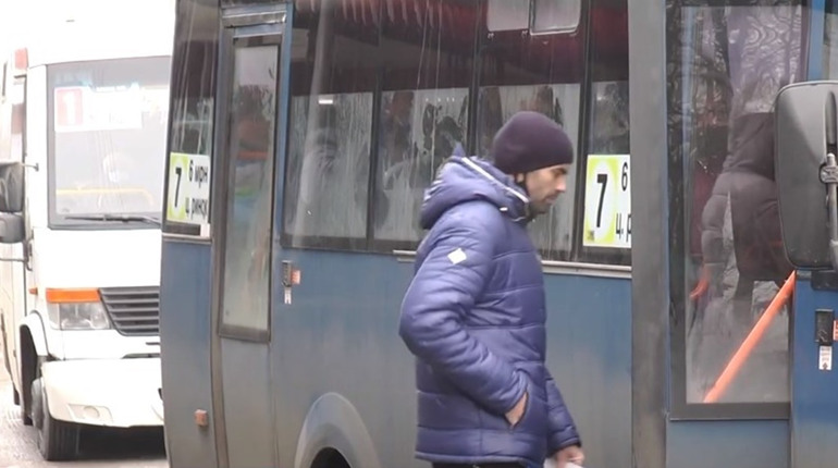 Перевізники Лозової хочуть збільшити вартість проїзду у маршрутках до 15 грн. Що відповіла влада