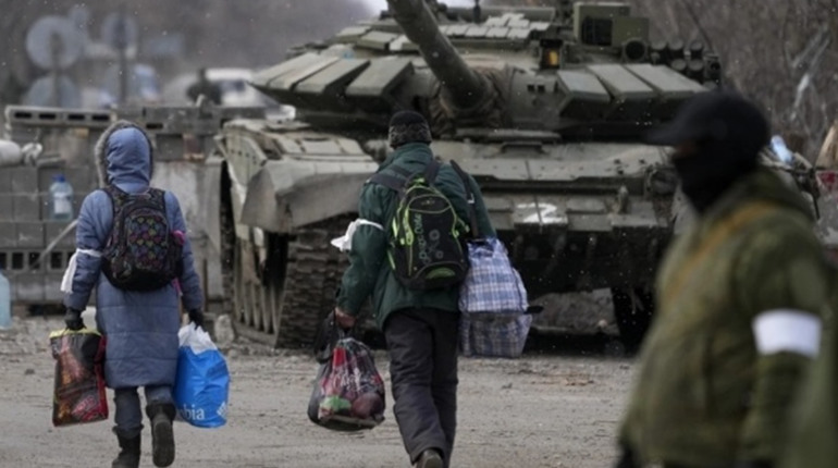 На Луганщині окупанти виселяють місцевих жителів з будинків. Житло надають військовим