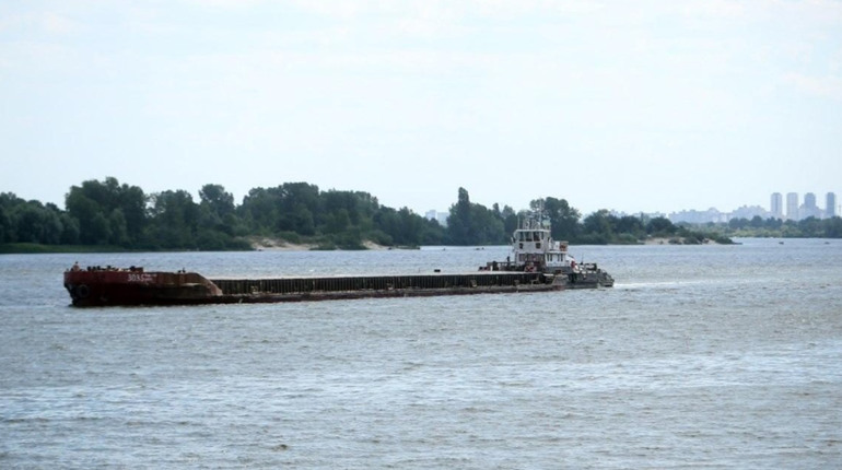 На причалі Карантинного острова на Херсонщині, військові рф підірвали два суховантажі