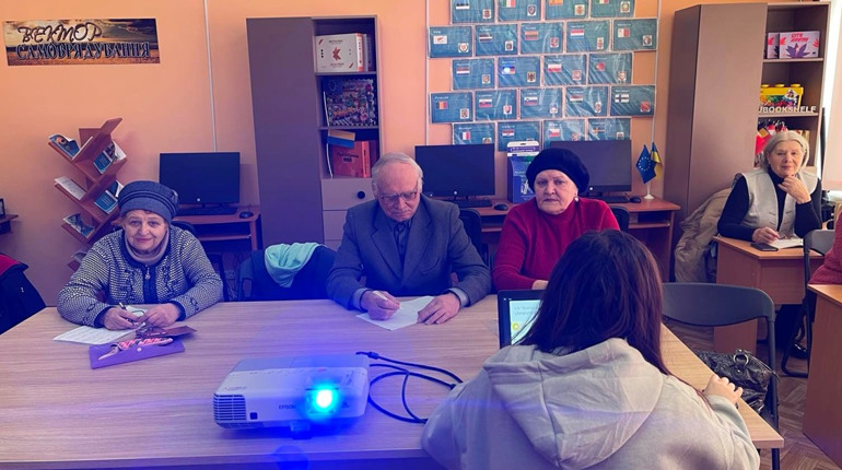 Онлайнери 60+: у Жовтих Водах проходять безкоштовні курси комп'ютерної грамотності для пенсіонерів