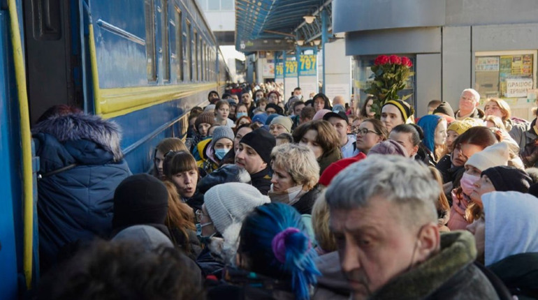 Евакуація з Покровська в більш безпечні регіони України та за кордон. Куди можна виїхати задарма