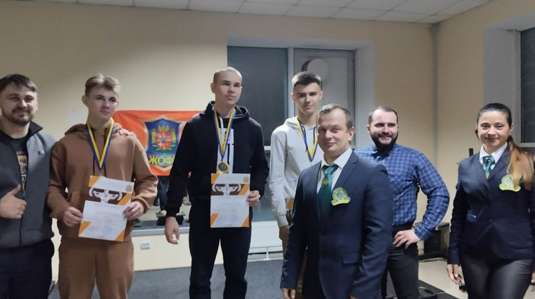 Наші – найсильніші: результати змагань з класичного паверліфтингу та жиму лежачи IPF звягелян