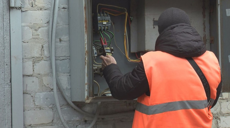 В Лозовій відновлюють вуличне освітлення. Коли увімкнуть ліхтарі