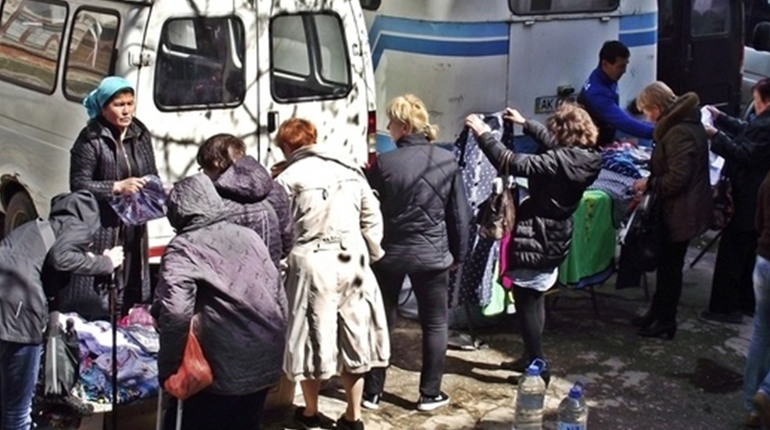 Окуповане Лівобережжя заполонили торговці з Узбекистану: пропонують дешевий товар