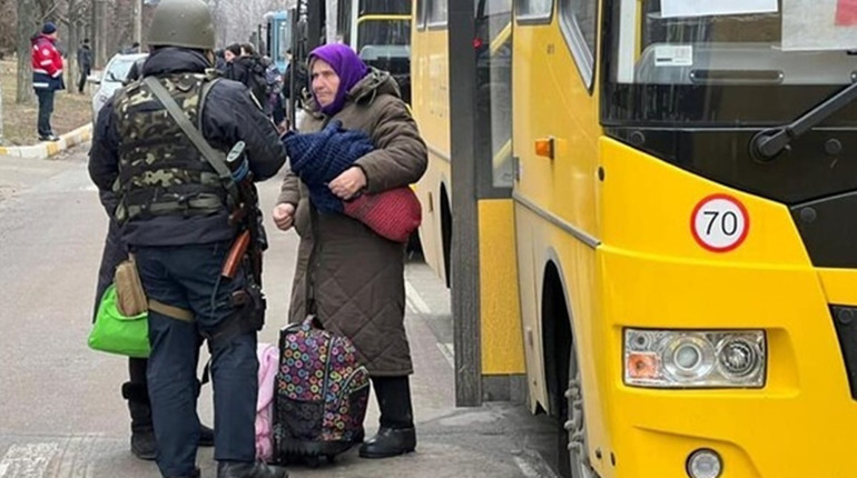 Евакуація з Торецька до Черкаської області. Людям дають безоплатне житло
