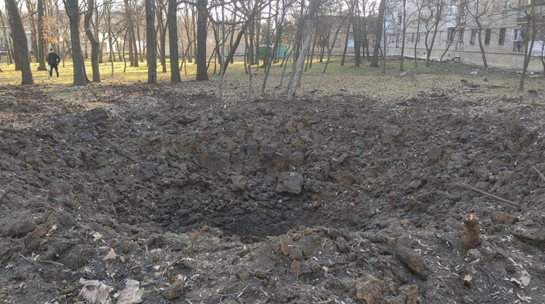 В Кураховому через російські обстріли 13 березня пошкоджено парк і будинок. Чи є постраждалі