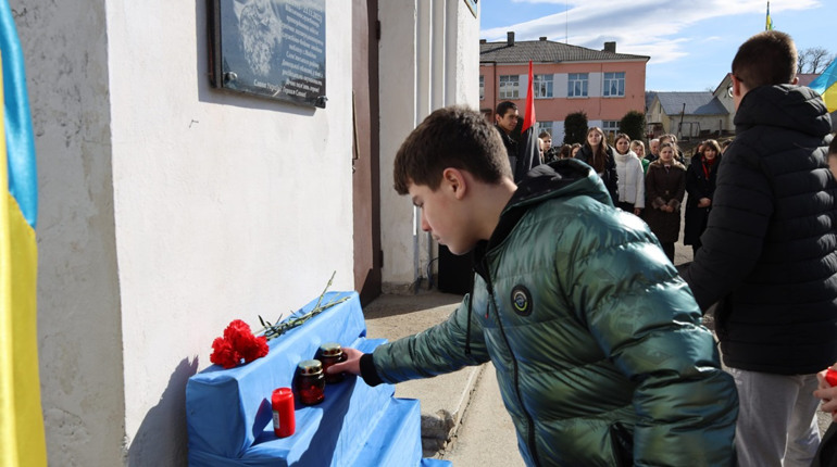 У Бориславі відкрили пам'ятну дошку загиблому Василю Мацьку