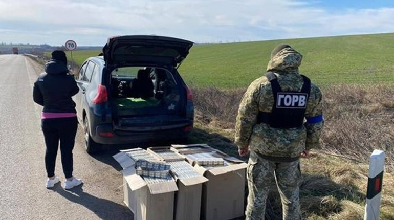Жительку Балти затримали з партією контрабандних цигарок на 300 тисяч гривень
