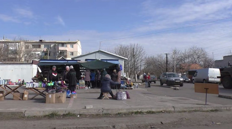 В Нижніх Сірогозах ярмарок, організований окупантами біля автовокзалу, відмінено