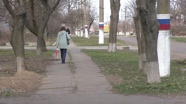 Нижні Сірогози в триколорах: в такий спосіб окупанти посилюють “ідеологічну роботу” і провокації