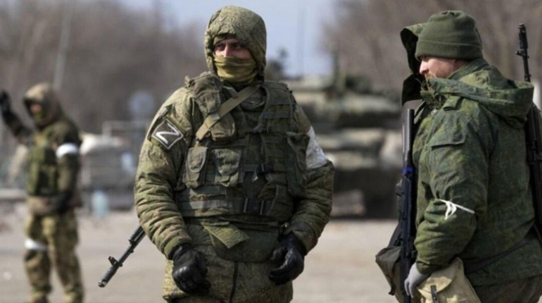 Крадуть транспорт та відбирають зброю: росіяни влаштовують рейди у селах Скадовщини