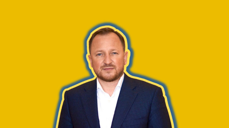 Павло Сушко розповів, чим допомагає військовим та як його автівку обстріляли із танка