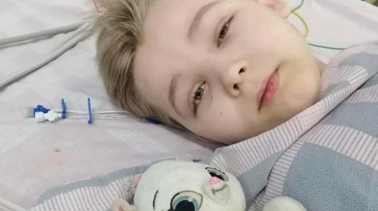 Лікарі врятували від рідкісної небезпечної хвороби 8-річного сина захисника Мар'їнки