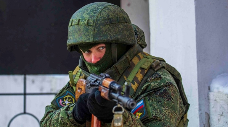 Окупанти на Арабатці готують розпорядження про “законність” заселення військових у будинки цивільних