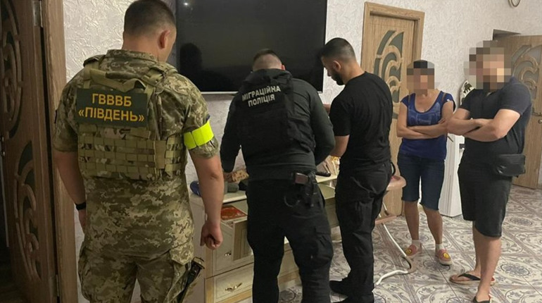 На Одещині очільниця служби у справах дітей допомогла ухилянту "привласнити" чужу дитину