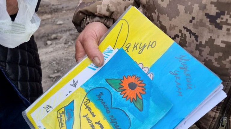 Волонтери продовжать допомагати бійцям на передовій попри невдоволення деяких шосткинців