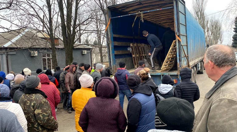Допомога на розвиток тваринництва. Мешканцям Добропільщини видали корми для курчат