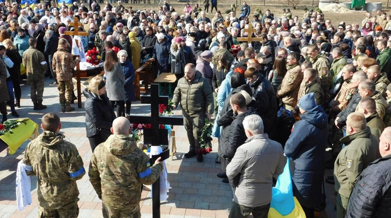 У Конотопі попрощалися з шістьма полеглими за Україну воїнами тероборони. Відео